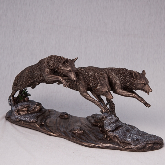 Статуетка "Вовки в гонитві" (37 * 18 см) (73125A4)