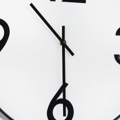 Часы "Четыре направления", бело-черные, 40 см (2016-034)