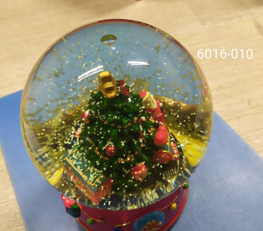 УЦІНКА Сніжна куля "Санта на поїзді"  (бульбашка повітря,комки плісняви,зелена вода) (00BR-6016-010/2)
