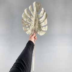 Декоративная ветка "Роскошь монстеры" (6018-032)