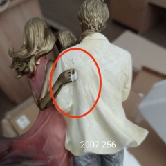 УЦІНКА Статуетка Весняна прогулянка", 29 см (Скол під мишкою,відсутні пальці) (00BR-2007-256/1)