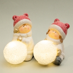 Фигурка светящаяся "Девочки лепят снеговика" (017ND)