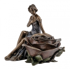 Шкатулка "Девушка и роза" (15 см) (10197A4)