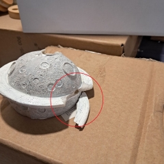 УЦІНКА Фігурка "Космонавт та ракета" (Відклеєний космонавт,та скол на планеті,треба приклеїти) (00BR-2007-043)