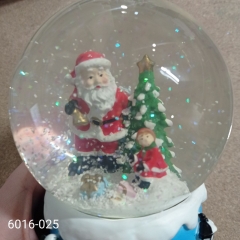 УЦІНКА Сніжна куля "Крижана казка" (тріщина знизу,мутна вода,рипить музика) (00BR-6016-025)