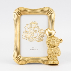 Фоторамка "Ведмежатко з серцем", золота, 15,5*19,5 см (2023-008)