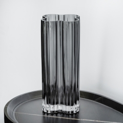 УЦІНКА Ваза "Пелюстки туману", 25 см (Дефект заливки скла,напливи,бульбашки,скол із зовнішньої сторони,напливи скла) (00BR-9099-004)