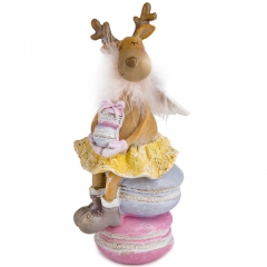 Фигурка "Олененок со сладостями" 17,5 см (6014-076)