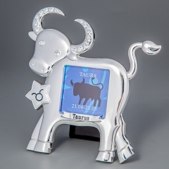 УЦІНКА Фоторамка "Тілець" (12 см) (Погана упаковка, мікроподряпини, чорні крапки) (308N)